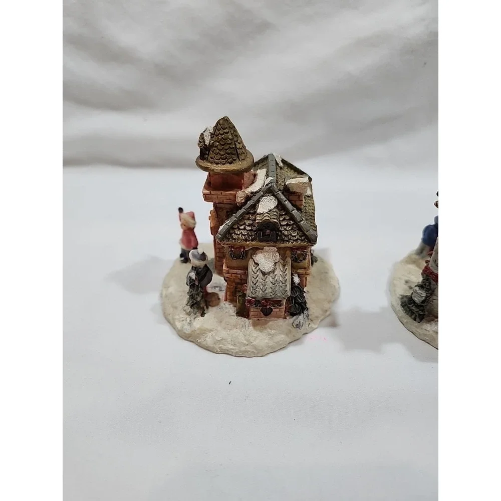 Windsor Collection Resin School & Inn Lot (2) With Christmas Scenes